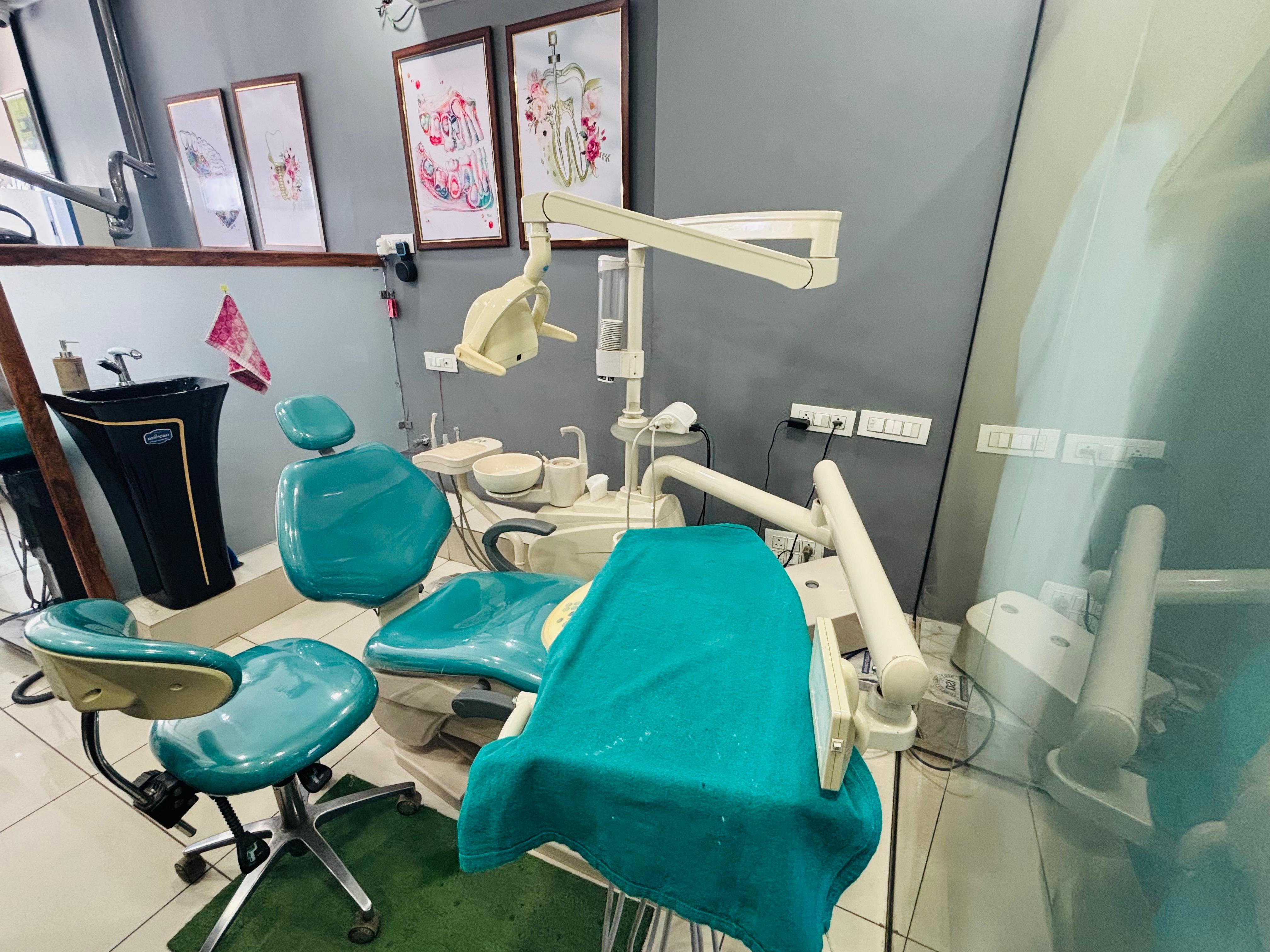 Dental treatment room at Dentlux Studio