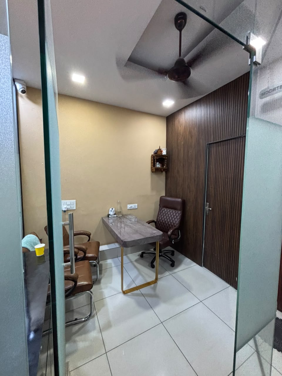 Consultation space at Dentlux Studio
